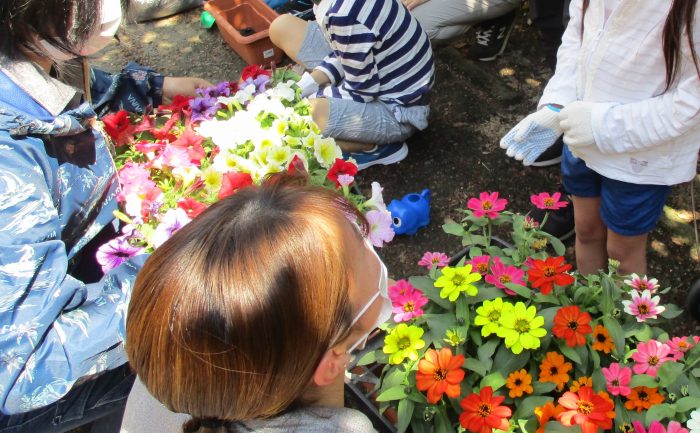 岡山県立 早島支援学校にて花植え体験教室を開催しました