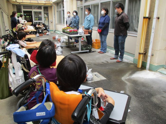 岡山県立 早島支援学校にて花植え体験教室を開催しました